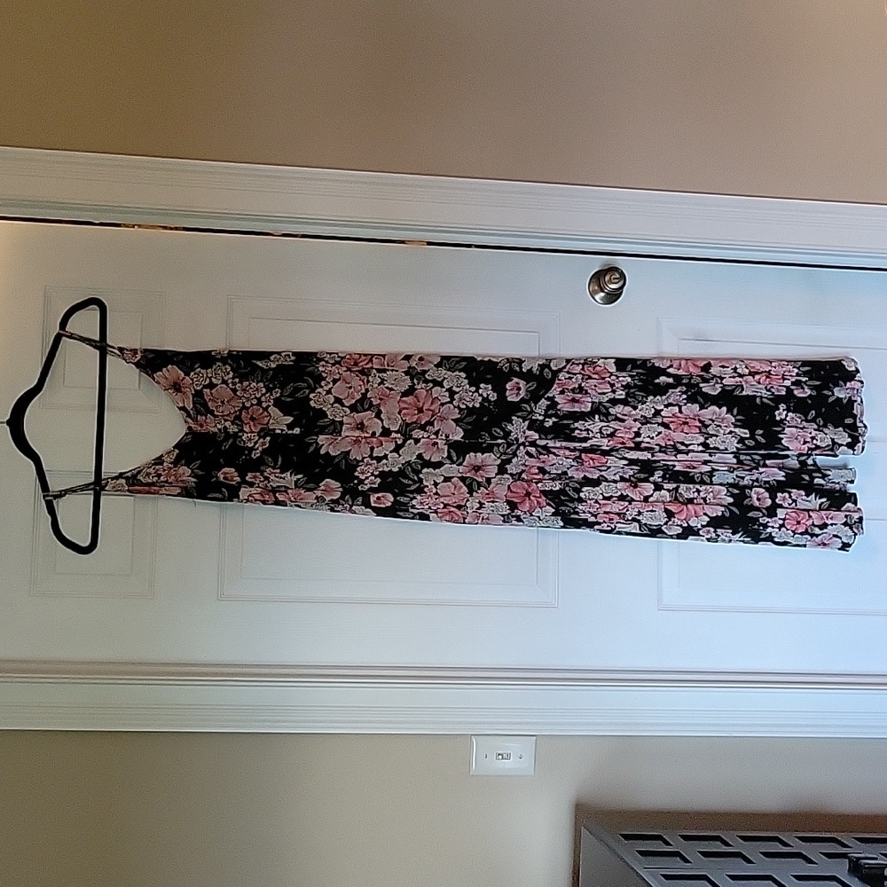 Billabong floral Maxi dress- size small